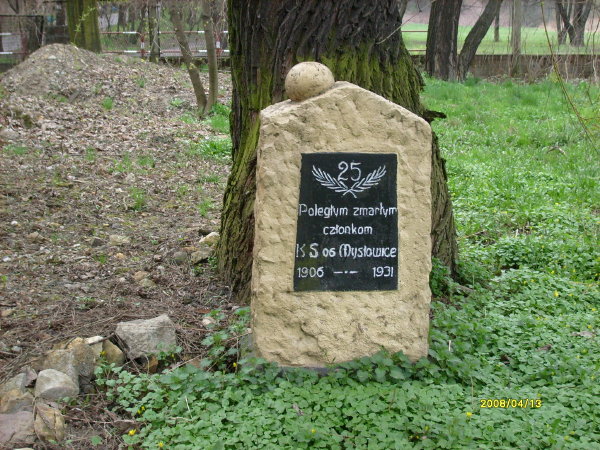 8. miejse pamięci przy boisku K.S Mysłowice 09.jpg