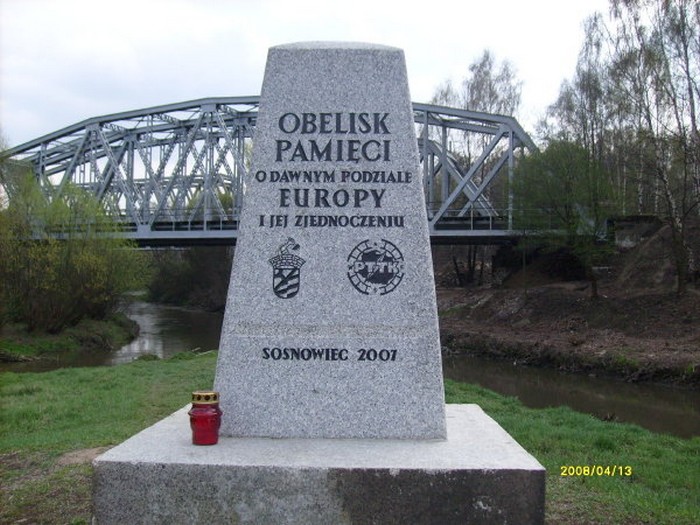 28. obelisk z napisem na samym trójkącie.jpg